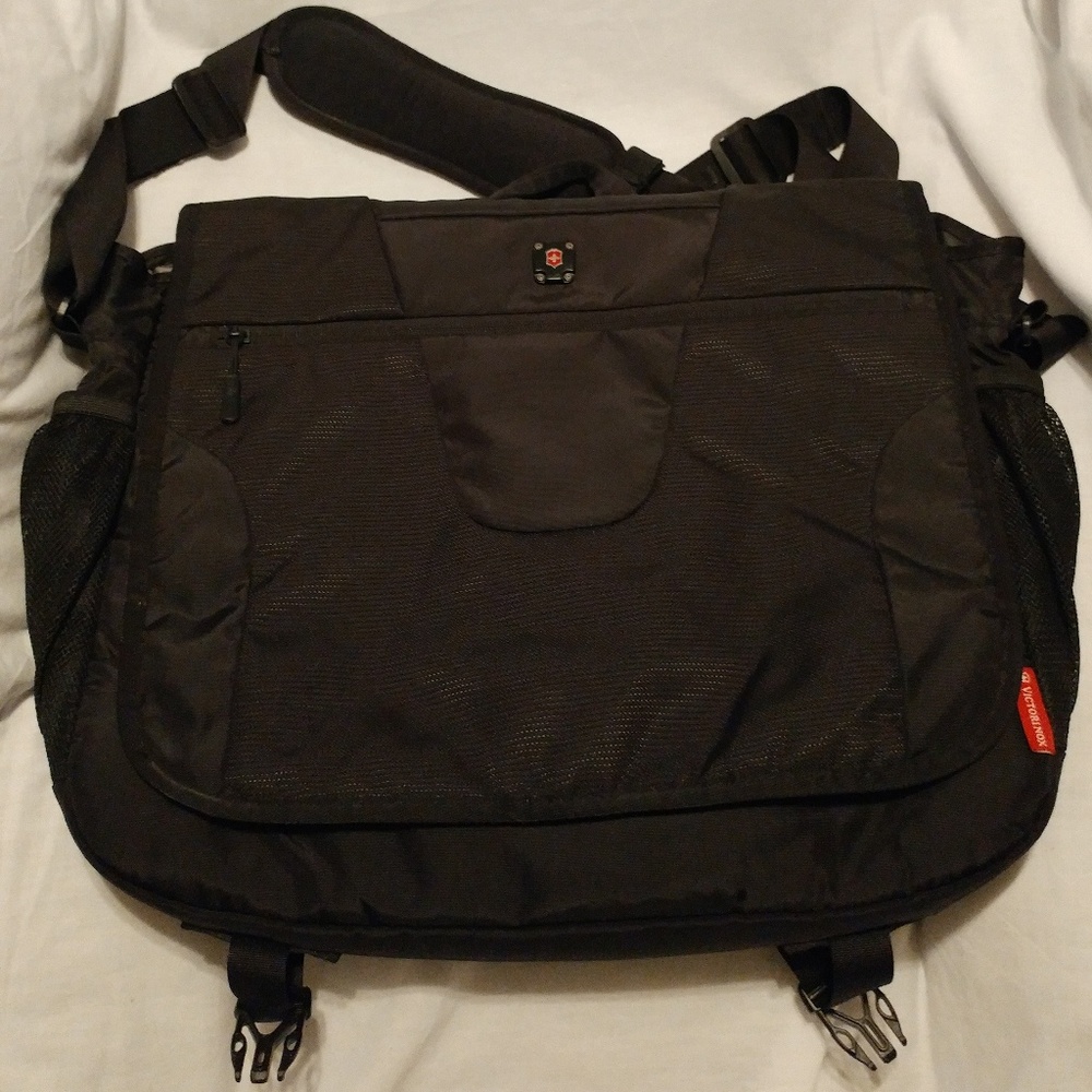 VICTORINOX SWISS ARMY SOFT BRIEFCASE / LAPTOP CASE